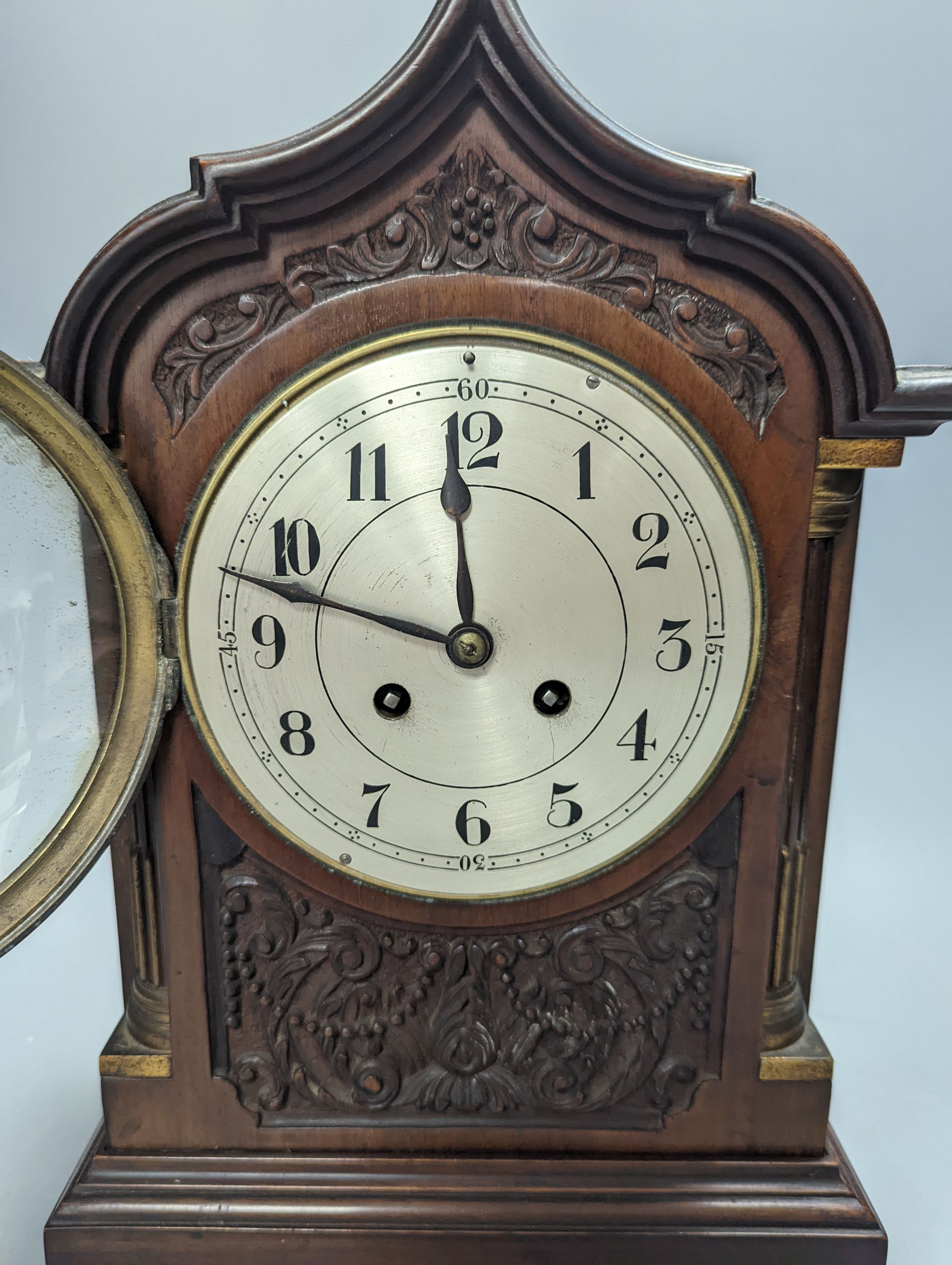 An early 20th century mahogany mantel clock 35cms high